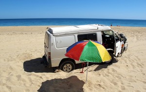 Was macht man in Australien wenn man mit dem Auto im Sand stecken bleibt?