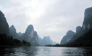 Guilin Fluß Li wunderschöne Landschaft Karstberge