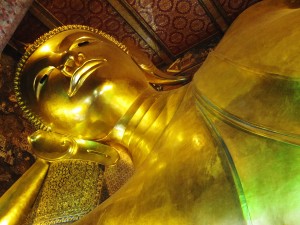 Rundreise nach Bangkok Wat Pho liegender Buddha