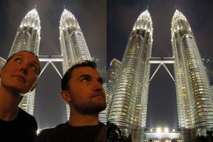 Weltreise Blog vor den Petronas Towers in Kuala Lumpur